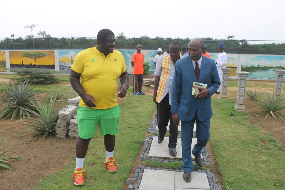 23899474_1560284474037159_234089010_n